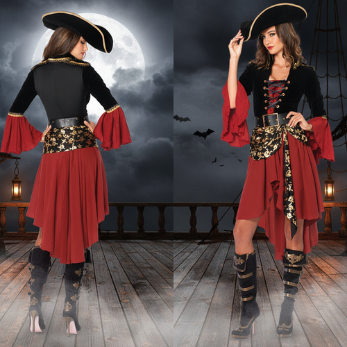 Costume de pirate femme sur fond Halloween