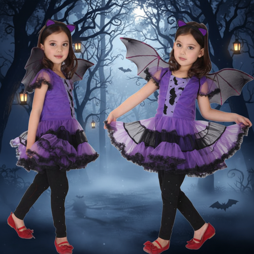 Robe de sorcière enfant sur fond Halloween
